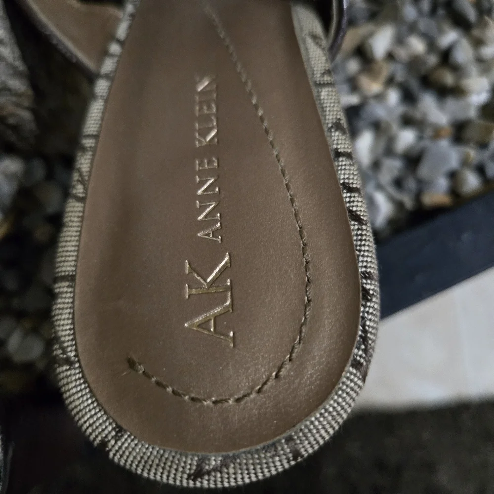 Anne Klein Signature Heeled Thong Sandals - Picture 4 of 8